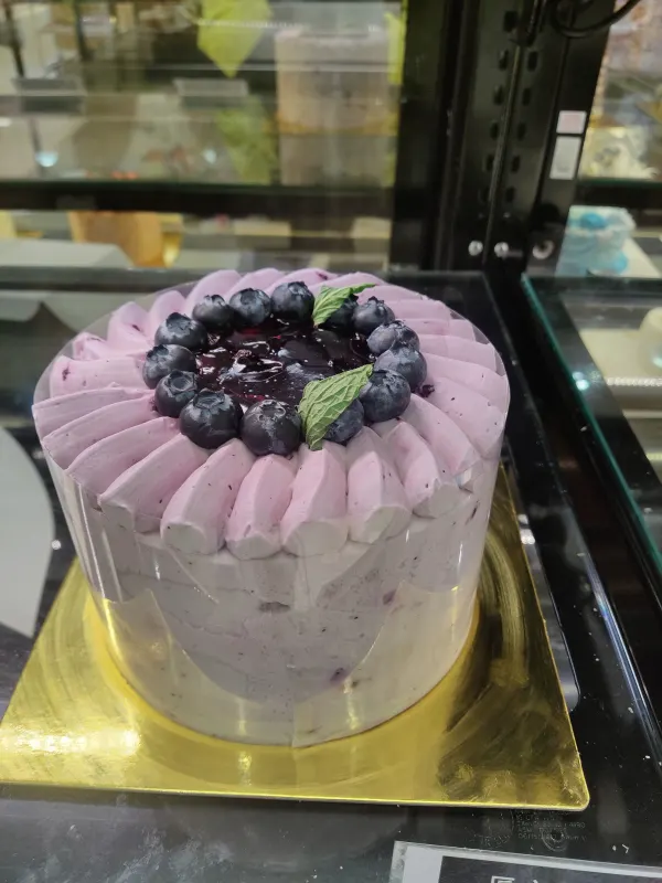 blueberry-cake-whipping-cream